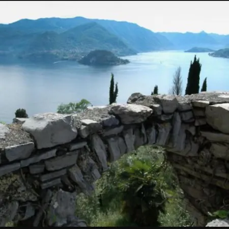 Vakantiehuis Relaxing Beetween Lake&castle 1st Floor Varenna